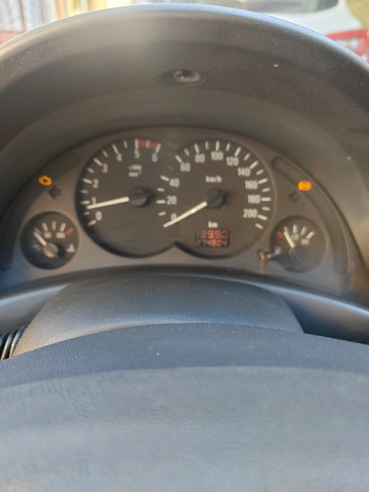 Vând Opel Corsa CDTI 4000 lei neg. an  2004,