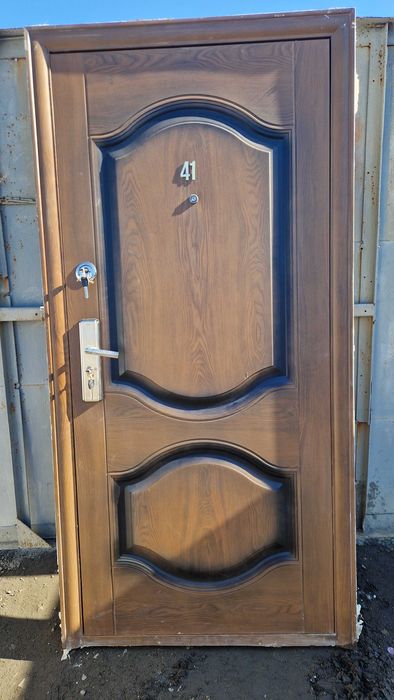 Продам входную дверь