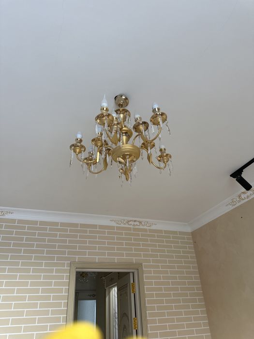 Продам люстру недорого