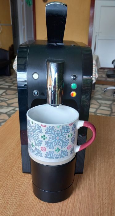 Dulap de bucătărie+ Aparat de cafea pt capsule