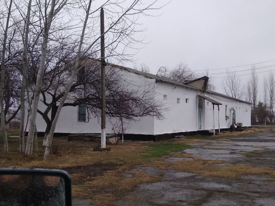 Продается земельный участок с зданиями