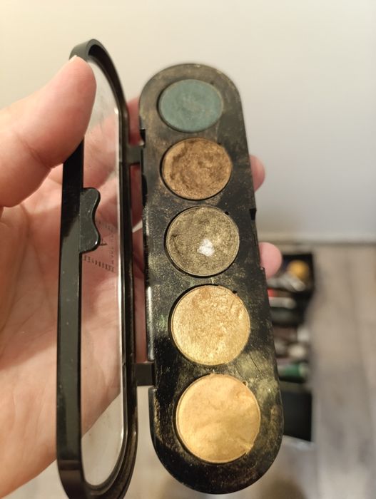 Чемодан с косметикой для визажиста