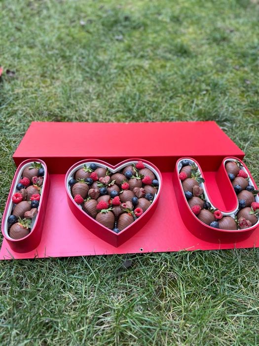 Клубника в шоколаде на Новый год подарок