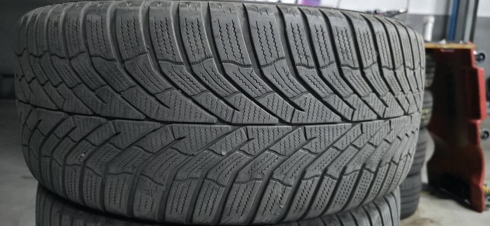 Anvelope iarna 235 45 R18