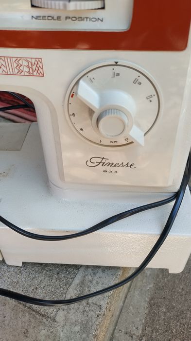 Шевна машина Finesse 834 и кутийка сърчице с рози