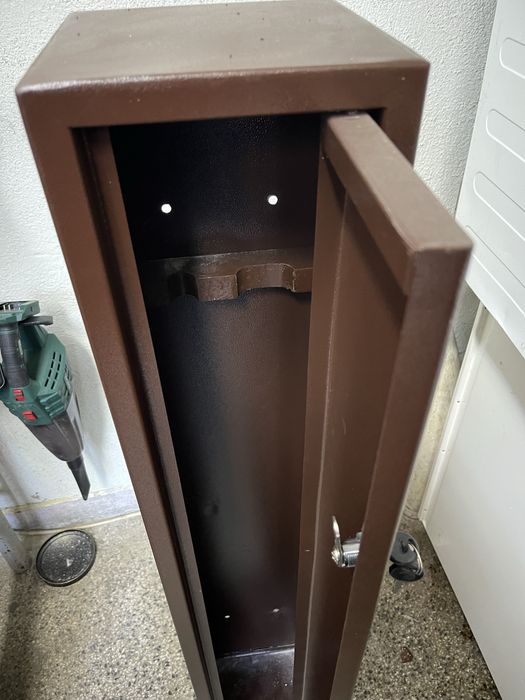 Метална каса за оръжие