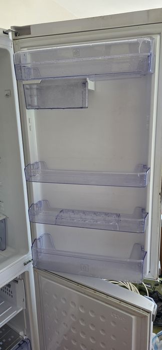 Хладилник с фризер Beko