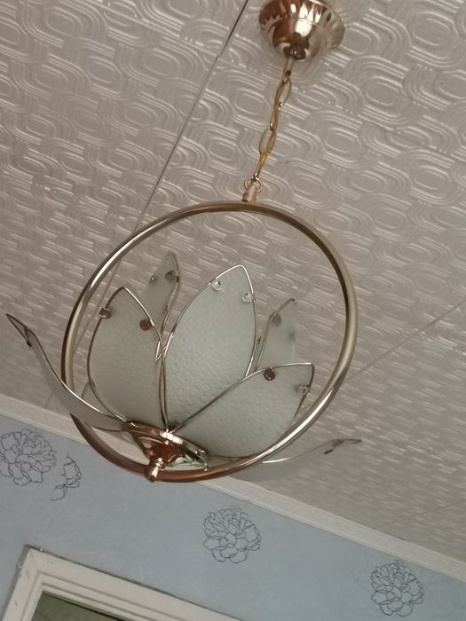 Продаю люстру состояние хорошее