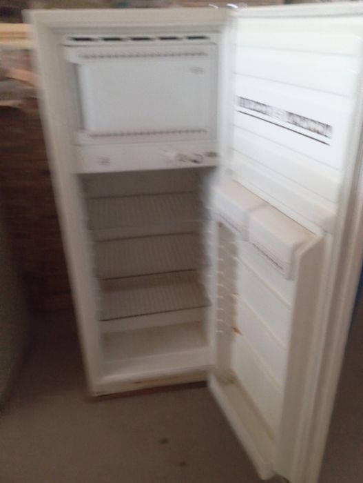 Холодильник сино  сотилади чоткий ишлиди