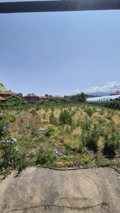 Продавам имот с къща и голям двор – с. Исперихово