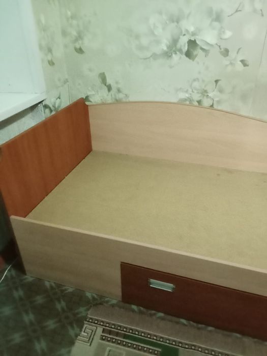 Продам односпальную кровать