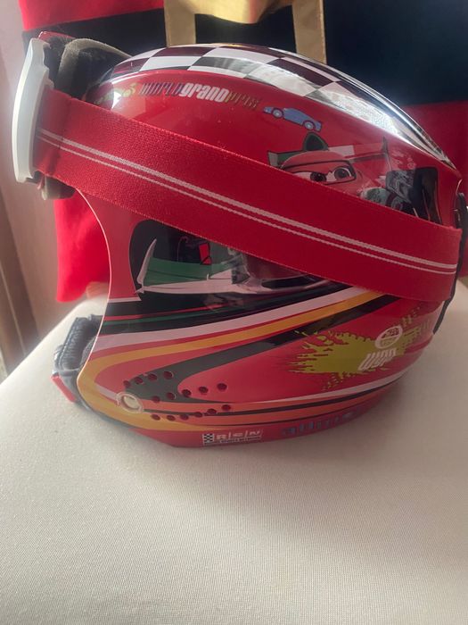 Детска каска за ски. Размер 54см.