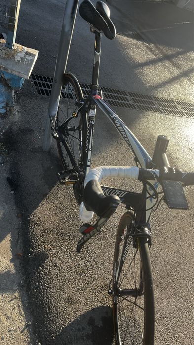 Карбонов Шосеен велосипед - Specialized Roubaix 2012