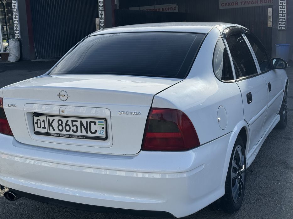 Opel vectra B sotiladi. Sosoyanee ortacha, signalizaciyasi bor.