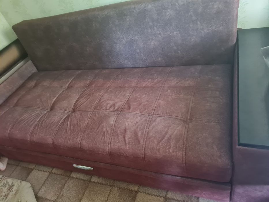 Продаеться диван в хорошем состоянии