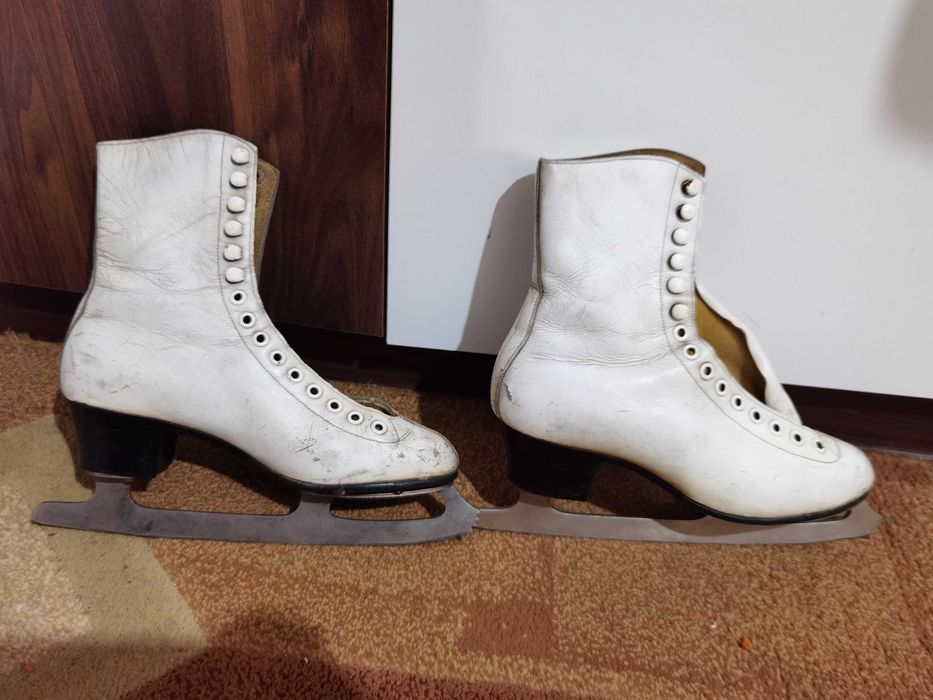 Дамски кънки за лед