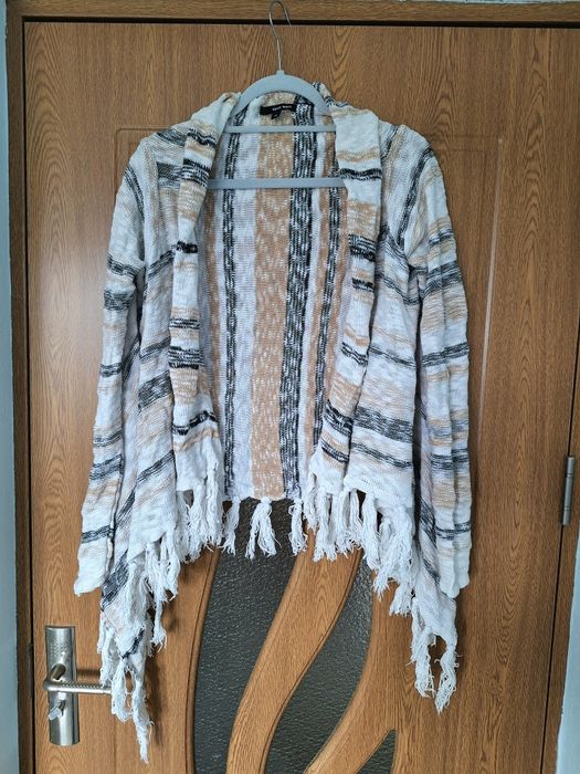 Cardigan cu ciucurei marimea S/M