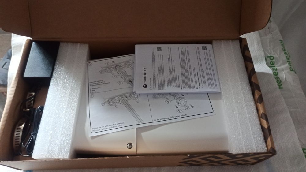Switch MikroTik 10 Gigabit PoE - CRS305-1G-4S+OUT