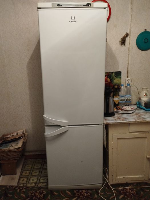 Холодильник indesit sb185