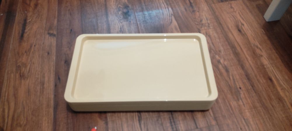 Продам подносы..