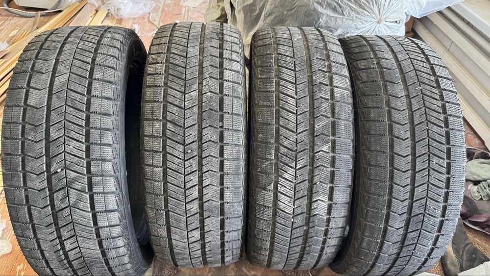 продаётся зимние шины 245/50 R20