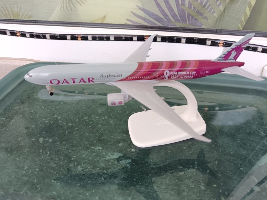 Machetă avion Qatar