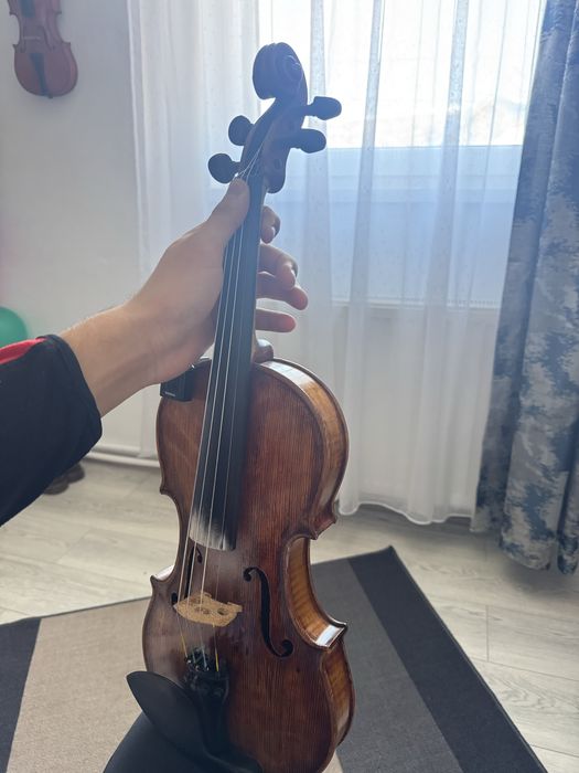 Vând vioara 4/4 veche