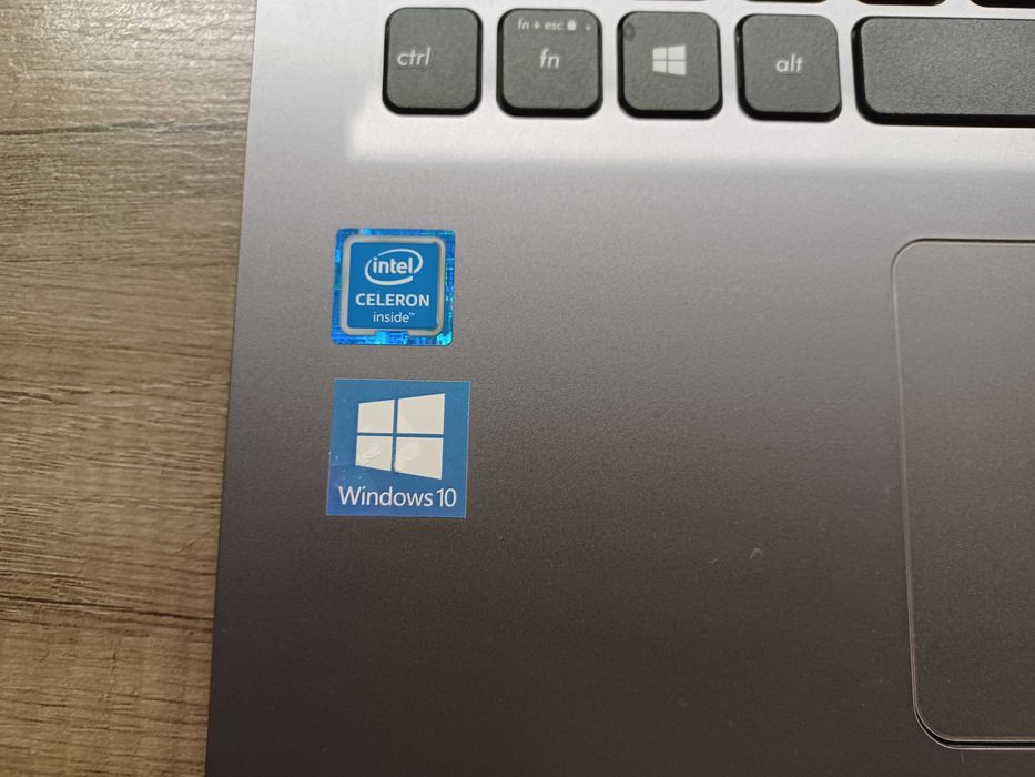 Лаптоп ASUS почти неизползван