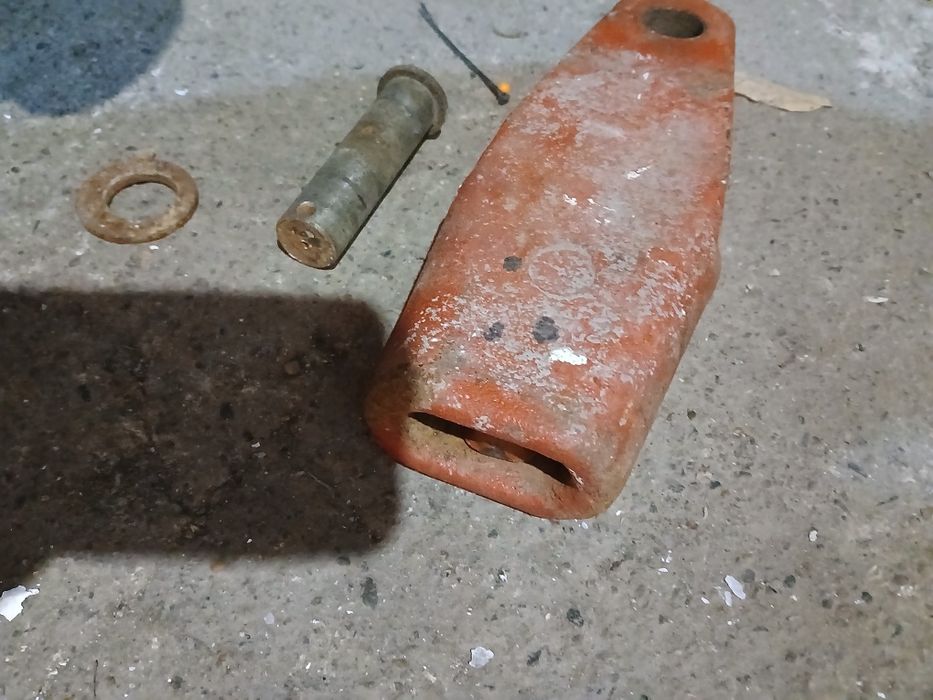 Продам зажим клиновой