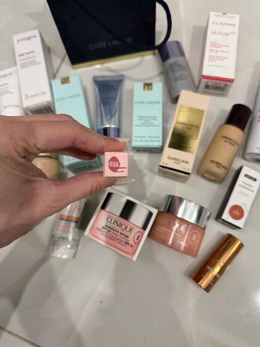 Козметика Este Lauder, Guerlain, Clarins, Kylie cosmetics