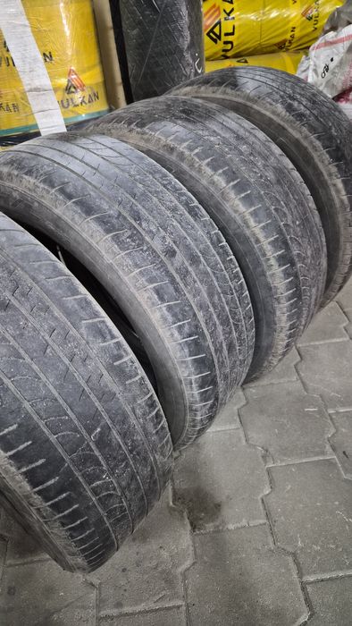 Летняя резина Bridgestone 235/55 R20
