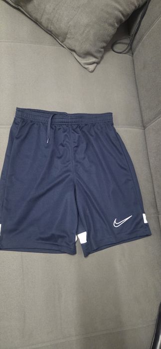 Pantaloni pentru baieti Nike,matimea 147-158,stare foarte buna