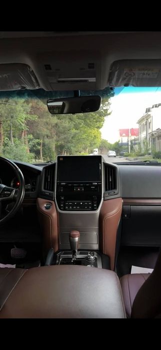 Toyota Land Cruiser 200