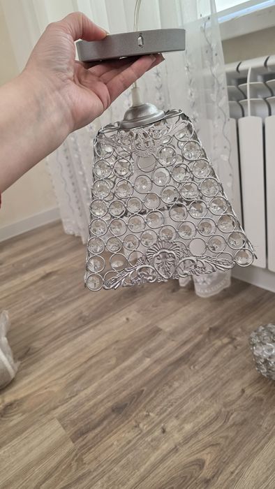 Продаю люстры для комнаты