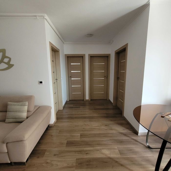 REZERVAT Proprietar ,închiriez apartament cu 3 camere și parcare la Adora Park Arad
