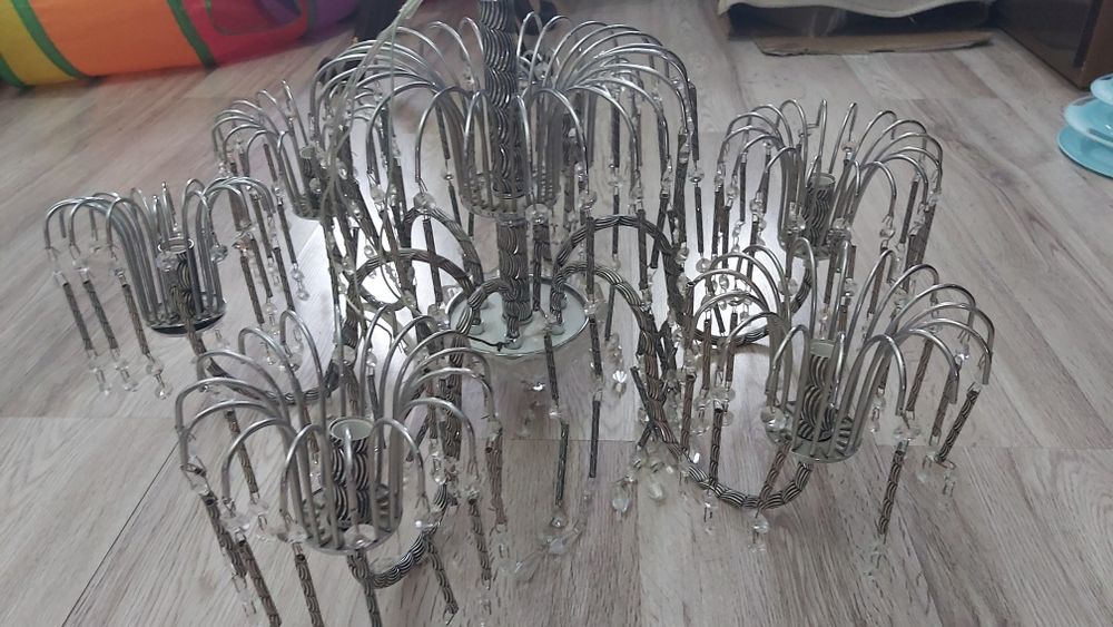 Продам люстру в рабочем состоянии