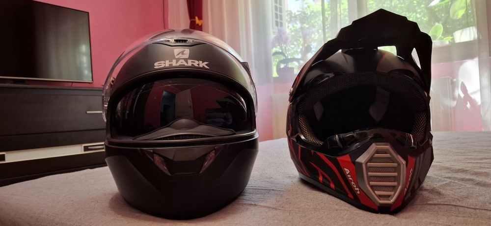 Vând casca motocicleta