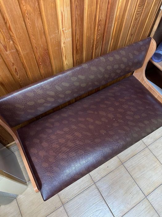 Продам диван из искусственной кожи