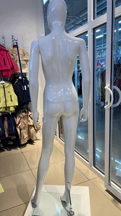 Манекен продается