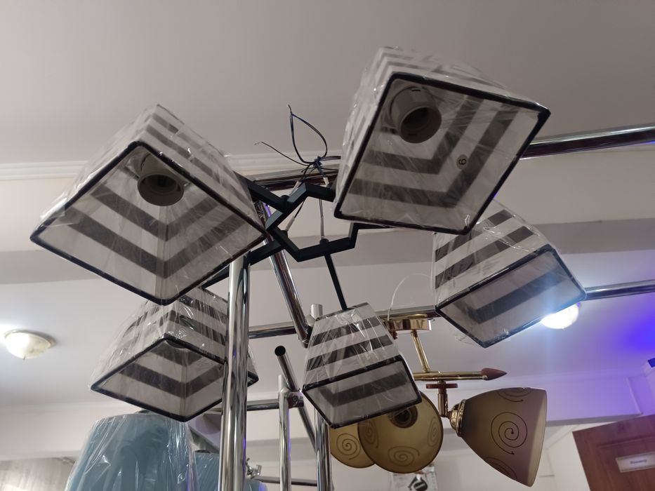 Срочна продам люстры