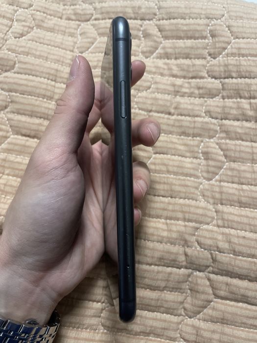 продам iPhone 11