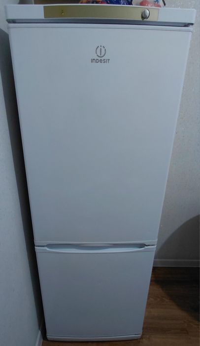 Продам 2х камерный холодильник