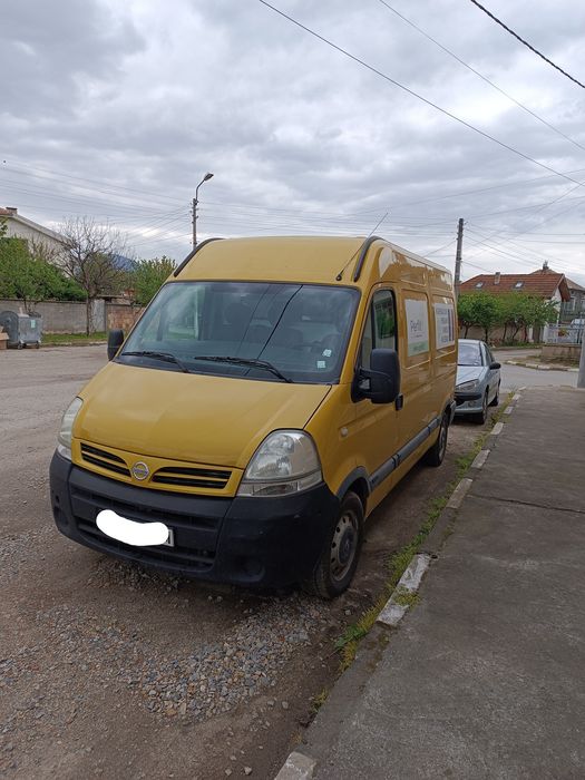 Товарен бус под наем – Nissan Interstar с КЛИМАТИК – 50 € / ден