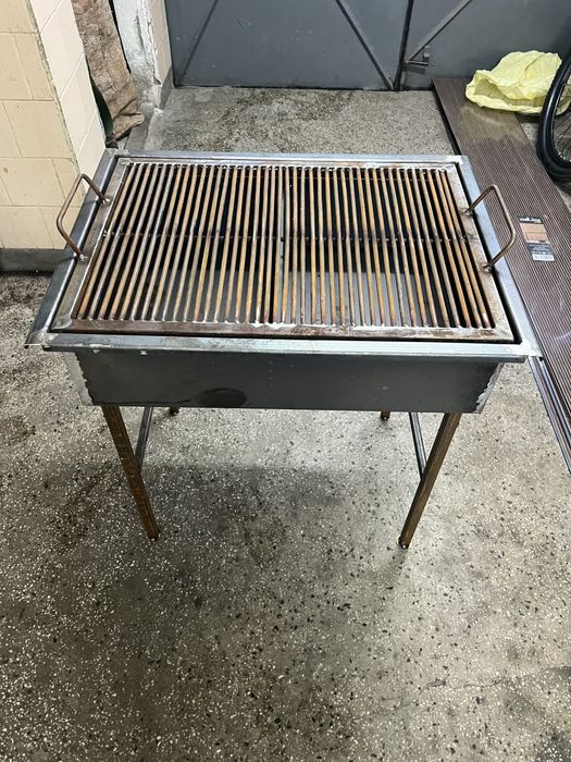 Барбекю на дървени въглища