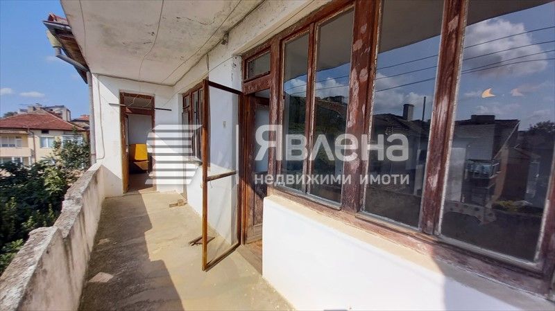 Жилищен имот без такса поддръжка в широк център Царево