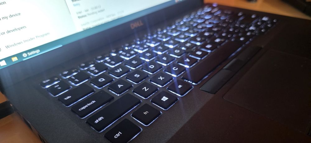 Ultrabook Dell i7 8th 4.8GHz 8CPUs 16GB RAM NVMe 500GB