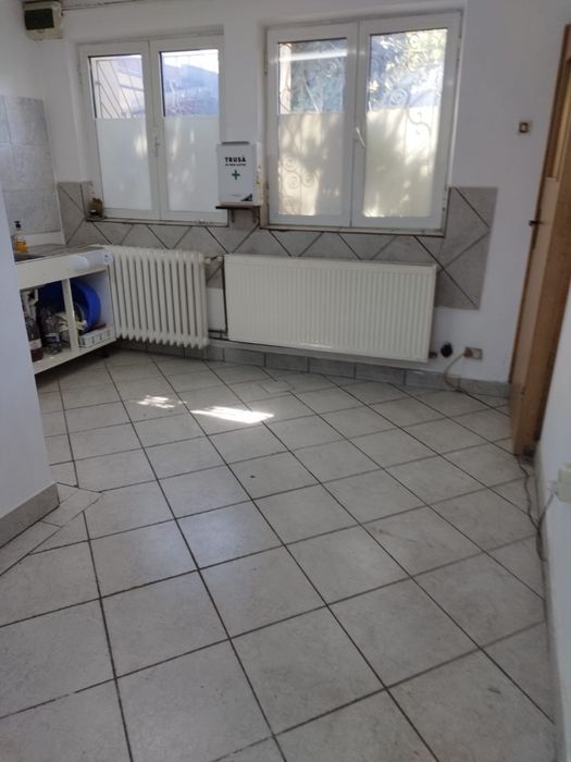 Spatiu de inchiriat la curte