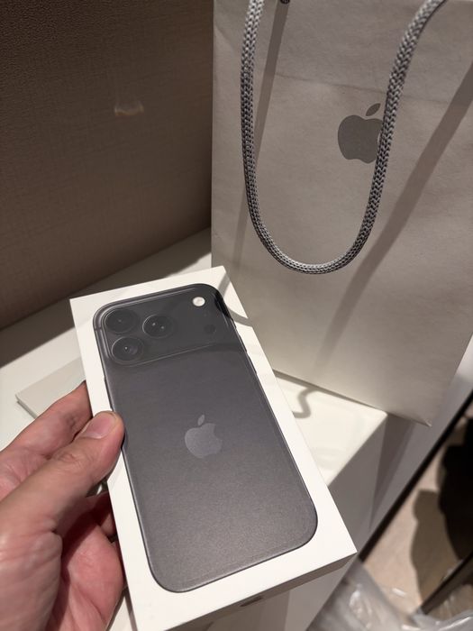 Продам iPhone 18 pro 256 gb black
