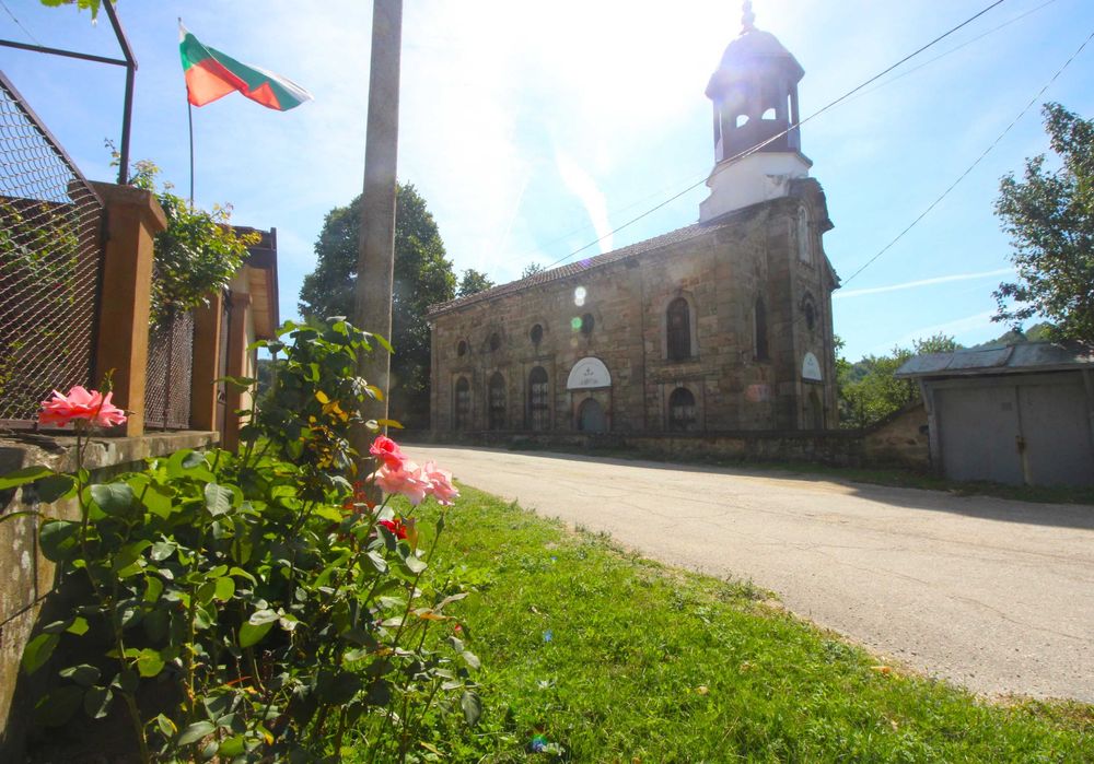 Хотел с басейн в с. Балани, общ. Габрово
