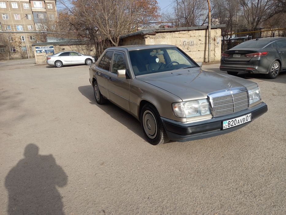 Срочно продам Мерседес 124